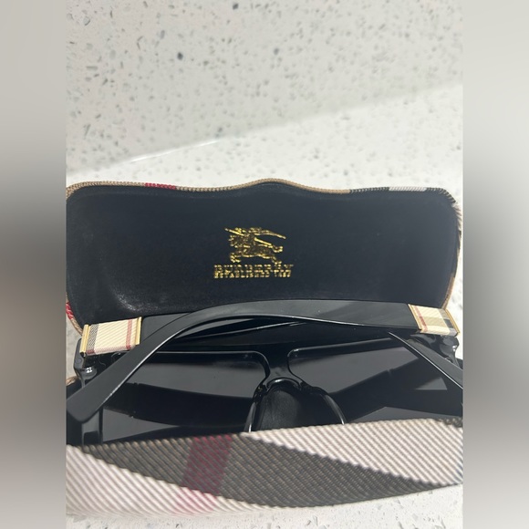 Woman’s Burberry Sunglasses - Picture 3 of 6